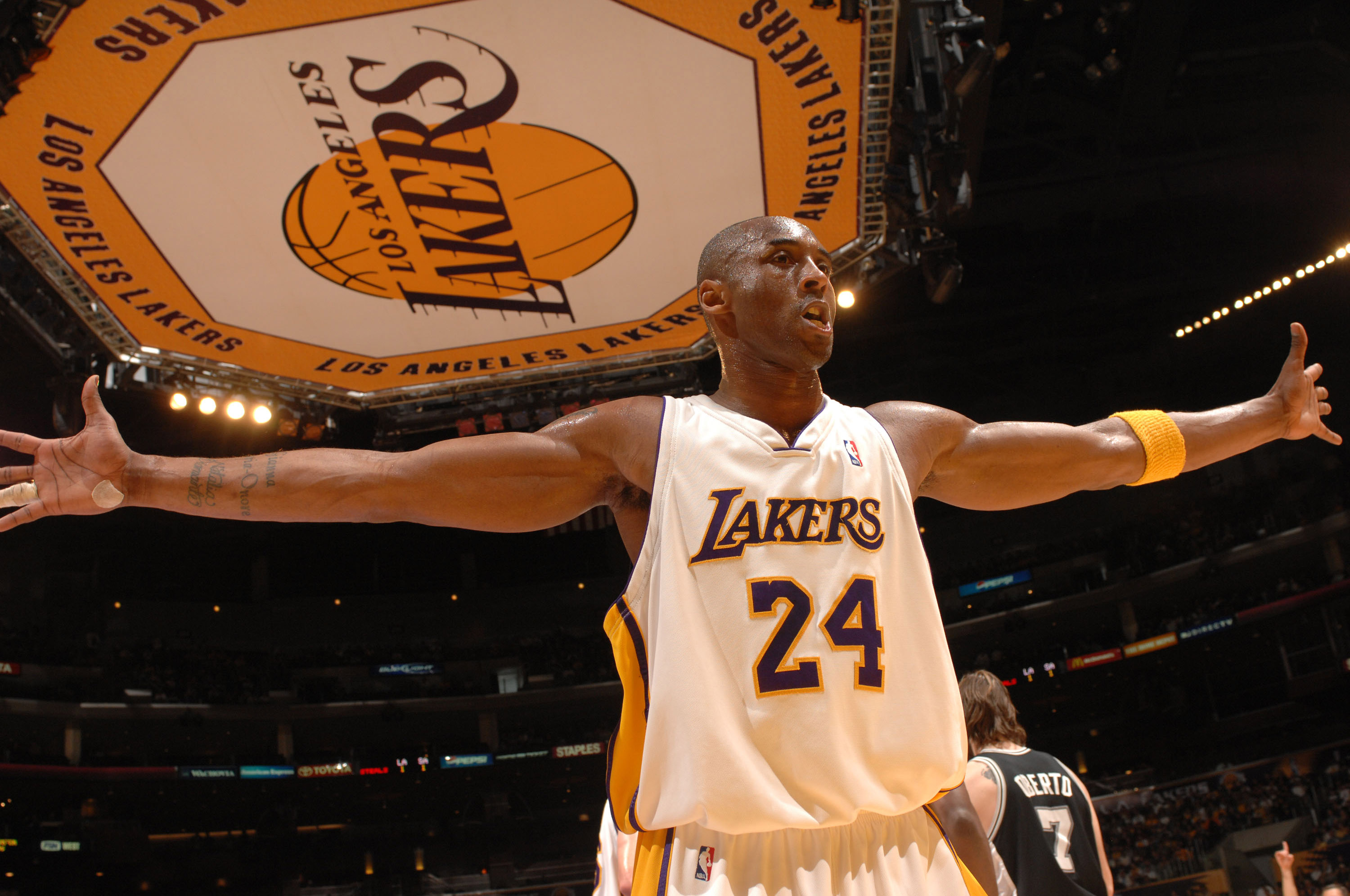 过七英尺的 过七英尺的